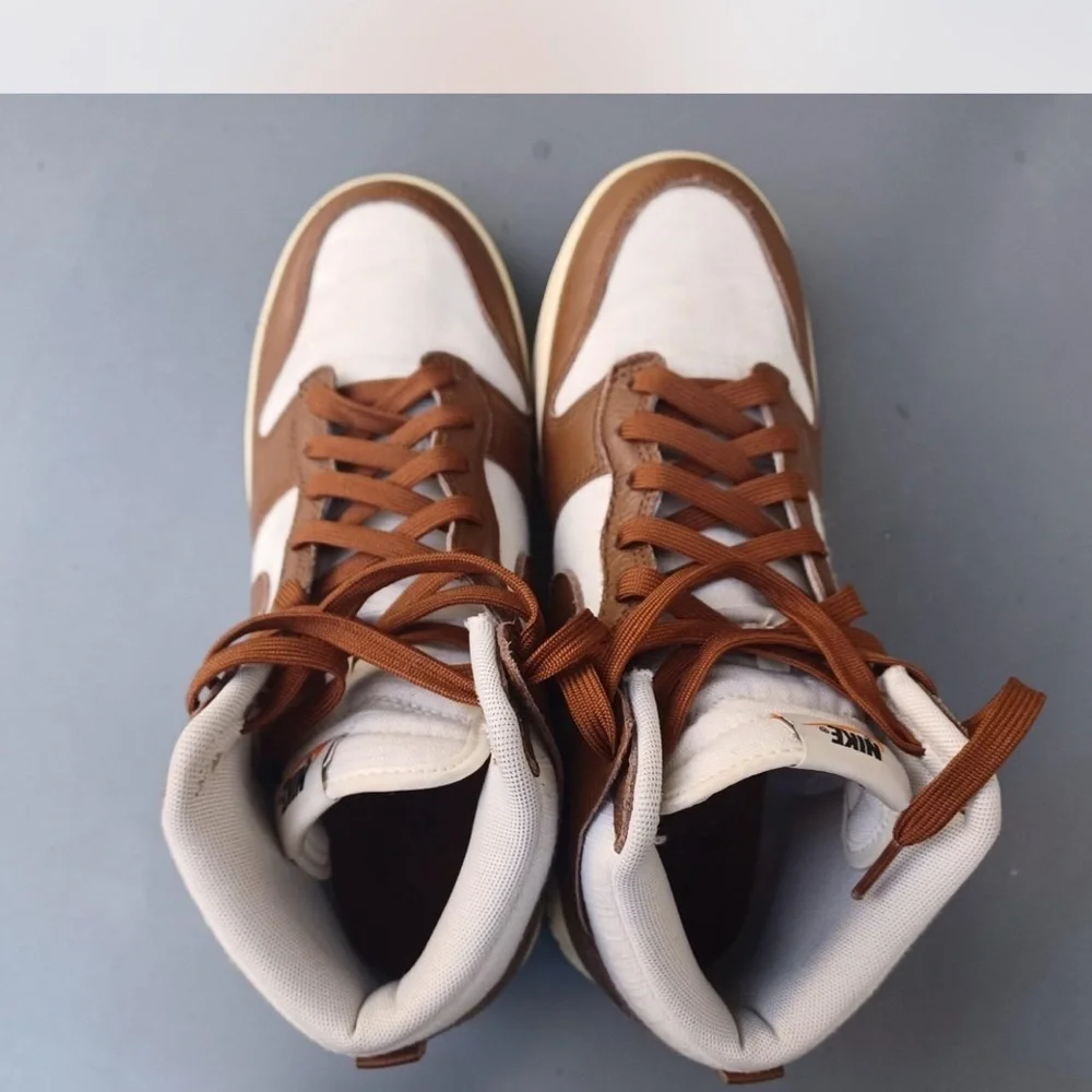 Nike Men's High-Top Sneakers in White and Brown